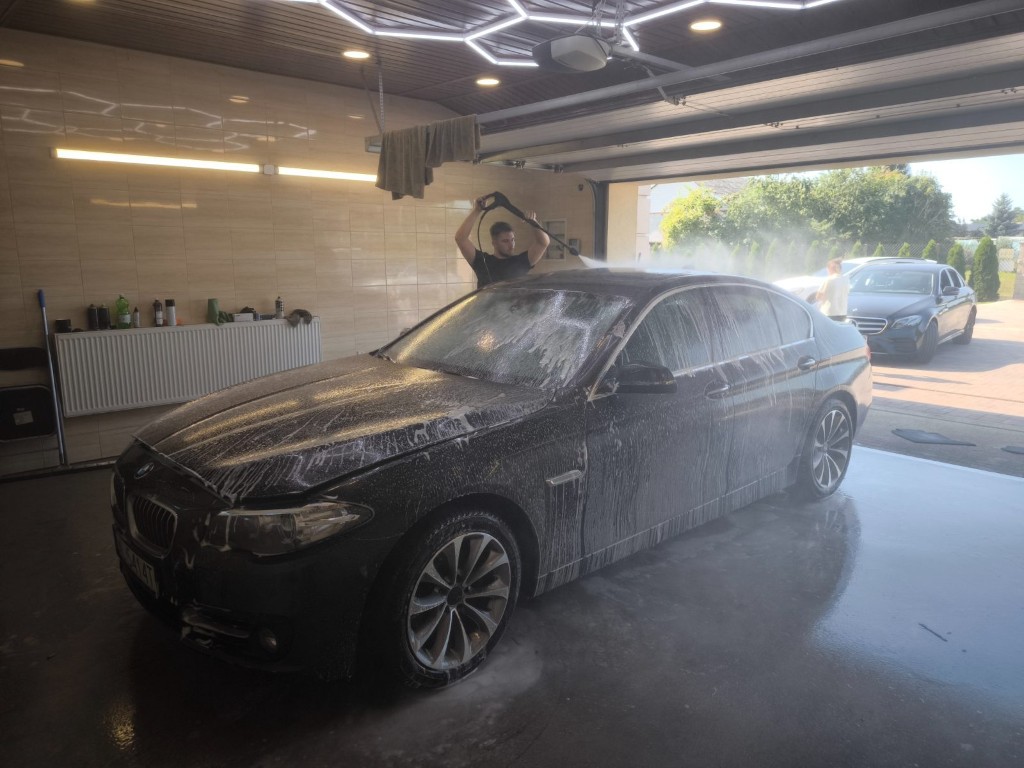Profesjonalne mycie zewnętrzne samochodu – Gold Car Autodetailing, Stare Załubice